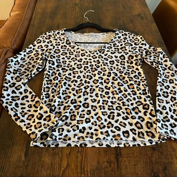 Gaze Cheetah Print Long Sleeve Top - Picture 8 of 12